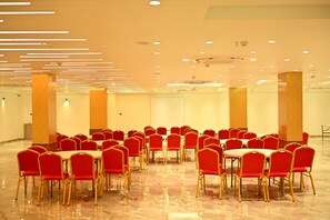 Trung tâm hành chính, văn phòng