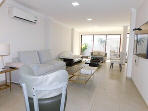 Smart TV, DVD player