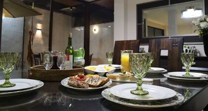 Guayaquil Casa Esmeralda Amplia Excelente Sector Privado muy Seguro & Comercial