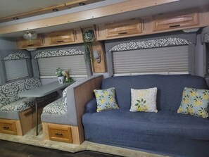 Living area - Private camper minutes away from I40 and close to the national forest. (Clarksville)