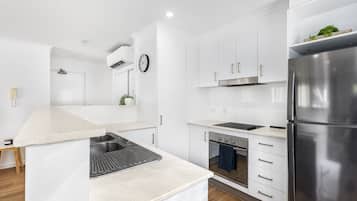 Refrigerador, microondas, horno y lavavajillas