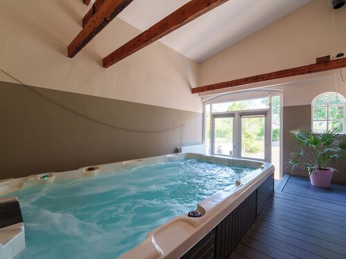 Comfortable home with sauna and swimming spa