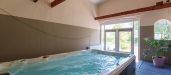 Comfortable home with sauna and swimming spa