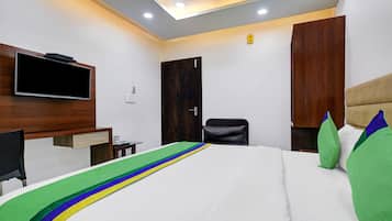 In-room safe, desk, free WiFi