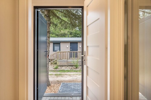 Appartement 'Tiny House Lohmen Garder See' avec terrasse privée et Wi-Fi