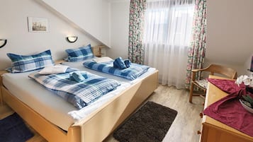2 bedrooms, iron/ironing board, WiFi (free), bed sheets