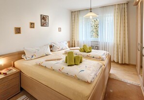 1 habitación, tabla de planchar con plancha, wifi gratis y ropa de cama 