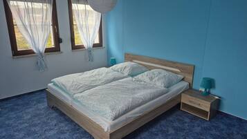 2 bedrooms, iron/ironing board, free WiFi, bed sheets