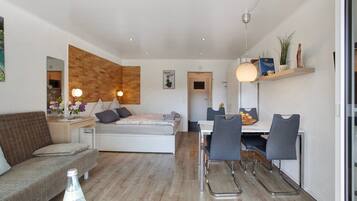 1 habitación, tabla de planchar con plancha, wifi gratis y ropa de cama