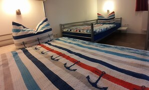 2 bedrooms, iron/ironing board, free WiFi, bed sheets
