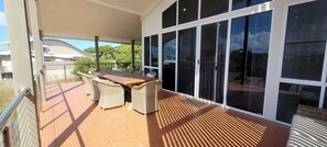 Outdoor dining - BankSea Holiday Home (Agnes Water)