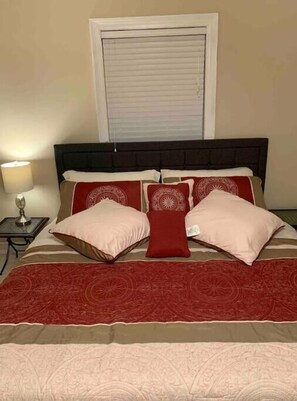 4 habitaciones, tabla de planchar con plancha y cuna de viaje 