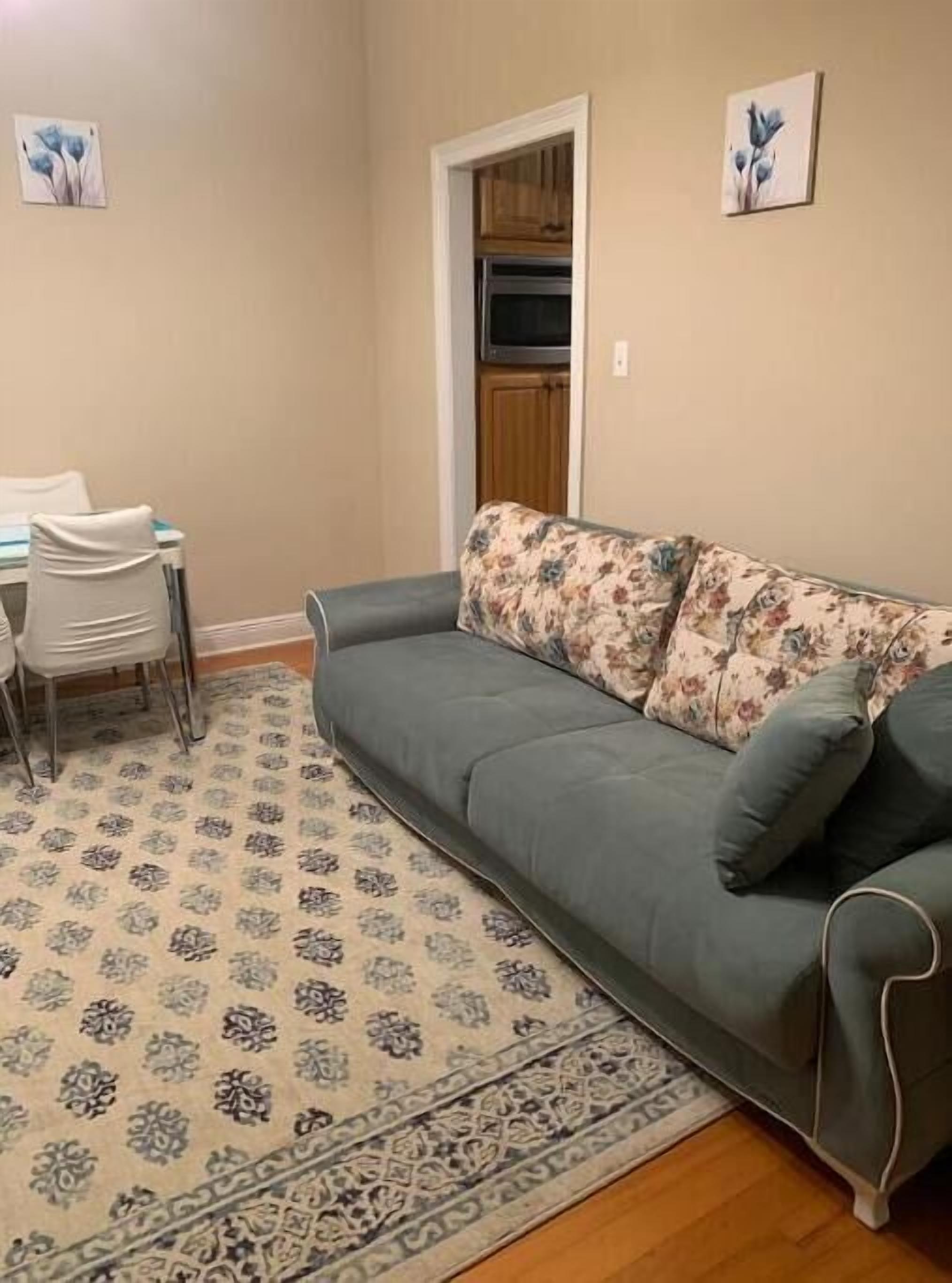 Smart-TV, peis og bøker