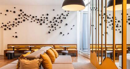 Escape SuperiorQueen by Kukun