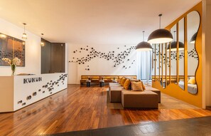 Lobby - Escape SuperiorQueen by Kukun (Ciudad de México)