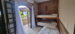 Apartamento Família com vista piscina Andar Térreo | 筆電工作空間、床單