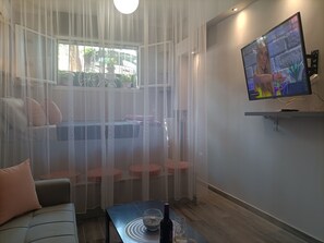 City Single Room | Iron/ironing board, free WiFi, bed sheets - Kallimarmaro Refuge (Athens)