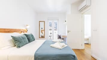 2 slaapkamers, een strijkplank/strijkijzer, internet, beddengoed