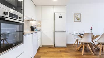 Fridge, microwave, oven, dishwasher