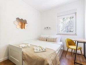 2 bedrooms, iron/ironing board, Internet, bed sheets - Vita Portucale | Campo de Ourique River View 2E (Lisboa)