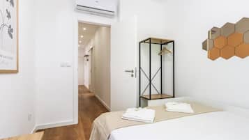 2 bedrooms, iron/ironing board, Internet, bed sheets