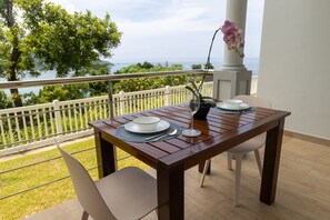 Comfort Apartment, 1 King Bed, Kitchen, Bay View | Terrace/patio - CASA GEM (Mahé Island)