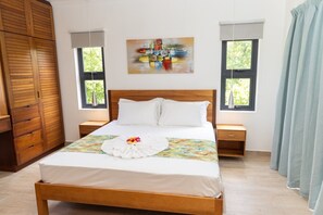 2 habitaciones, escritorio y cortinas blackout