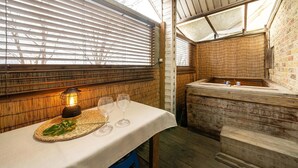 A cozy room with a table set for two, a wooden bench, and a small sink area. - Gapyeong Haneuldari pet Pension (Gapyeong)