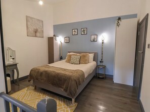 1 habitación, decoración personalizada y muebles diferentes