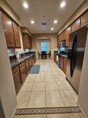 Private kitchen - Cozy 2-bedroom condo with WiFi, AC in Palm Desert.  (Palm Desert)