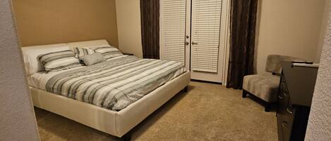 2 chambres, fer et planche à repasser, Wi-Fi, draps fournis