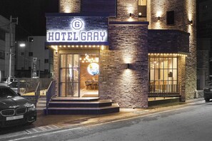 Fachada de la propiedad