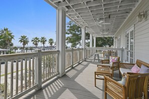 Property grounds - Hotel Pass Christian King Suite 202 (Pass Christian)