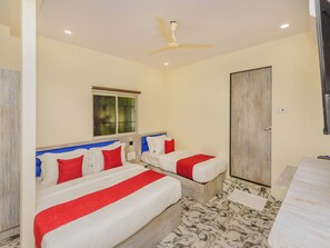 Habitación triple familiar | Escritorio 