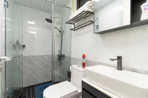 Deluxe Apartment | Bathroom | Slippers - Ama homes classy 1br in Kilimani (Nairobi)