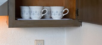Pet-Friendly Stay-Top Floor- FlatTop Nook