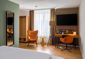 Decoración personalizada, muebles diferentes y cortinas blackout 