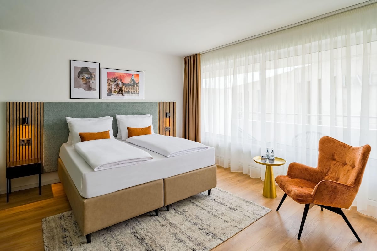 Business kamer, 1 kingsize bed, balkon | Individueel gedecoreerd, individueel gemeubileerd