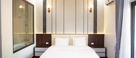 Deluxe Room | 1 bedroom, hypo-allergenic bedding, desk, blackout drapes