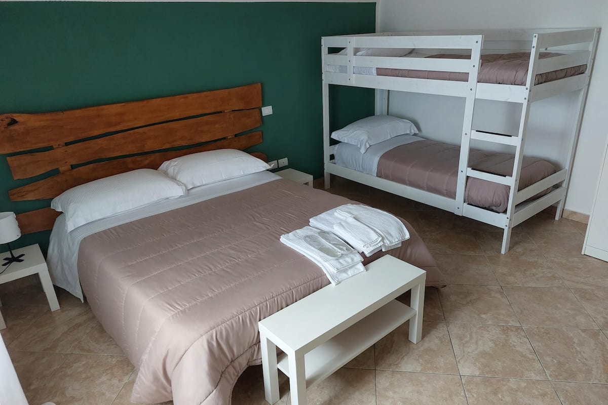 Classic Quadruple Room, Mountain View