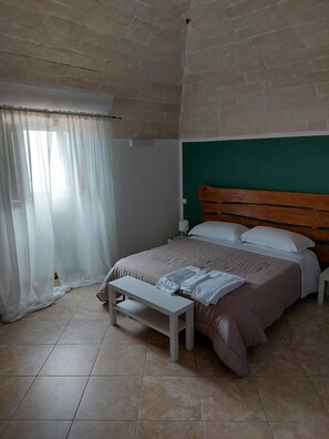 Family Quadruple Room, Mountain View | Egyptian cotton sheets, premium bedding, Select Comfort beds, minibar - Hotel Relais Scaffe (Pennapiedimonte)