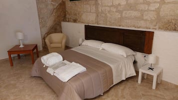 1 bedroom, Egyptian cotton sheets, premium bedding, Select Comfort beds