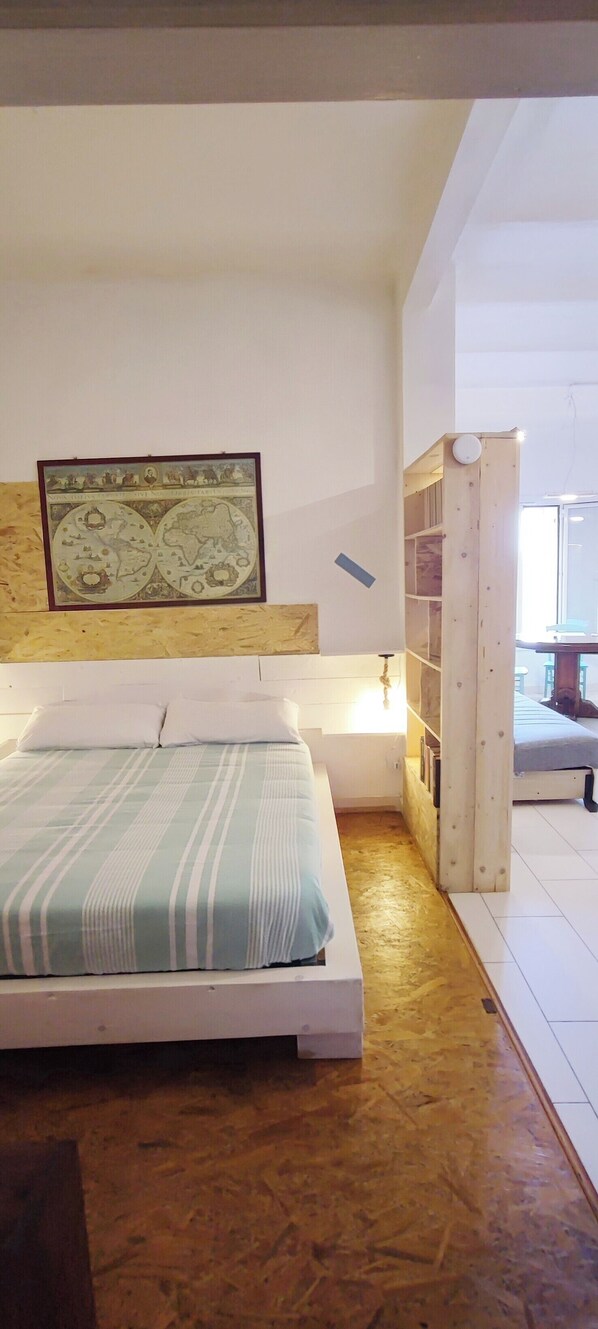 1 slaapkamer, een bureau, gratis wifi, beddengoed