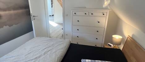 2 bedrooms, WiFi, bed sheets