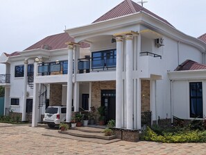 Exterior - A 5 MIN DE L'aeroport, Maison DE Vacances / Mini Sejour EB Famille/ Lune DE Miel (Yaoundé)
