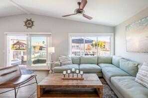 Smart TV - Ocean Breeze II by AvantStay | Steps to the Beach! (Newport Beach)