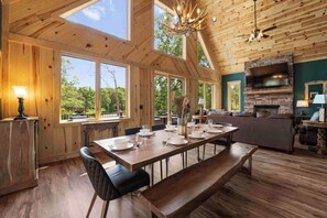 Dining - The Lodges | AvantStay | Lakefront, Sleeps 66 | Pools, Docks, Theaters, Views (Sherrills Ford)