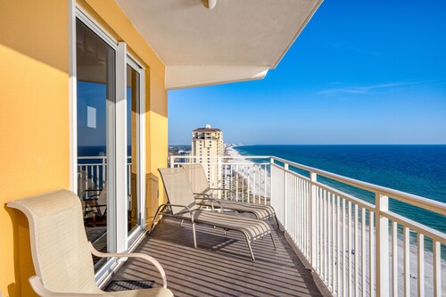 Beachfront 3BDR • Private Beach Access, Ocean Views, Gym | Sunscape by AvantStay