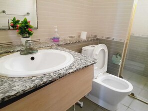 Family Apartment | Bathroom | Shower, rainfall showerhead, free toiletries, slippers - Lux Suites Dofils Almasi Apartments (Mombasa)