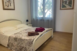 2 bedrooms, WiFi, bed sheets - Apartment sleeps 4 (Verona)